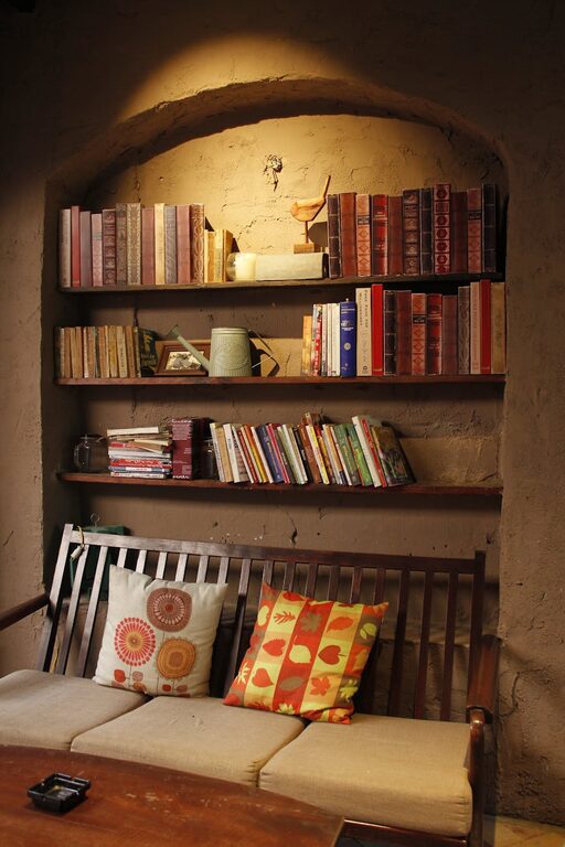 How to Create a Cozy and Inviting Reading Nook at Home